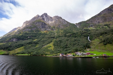 Von Gudvangen nach Kaupanger mit der Postfähre über den Naerofjord und Songnefjord, Norwegen