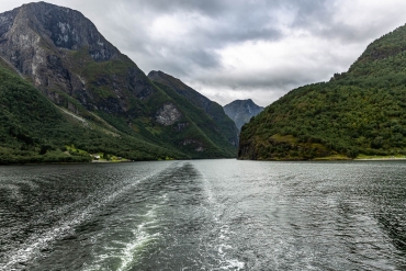 Von Gudvangen nach Kaupanger mit der Postfähre über den Naerofjord und Songnefjord, Norwegen