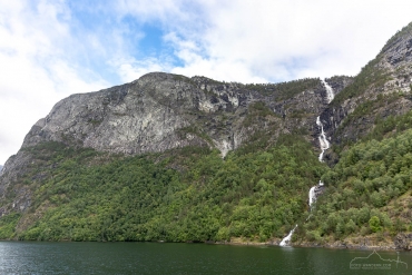 Von Gudvangen nach Kaupanger mit der Postfähre über den Naerofjord und Songnefjord, Norwegen