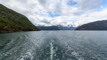 Von Gudvangen nach Kaupanger mit der Postfähre über den Naerofjord und Songnefjord, Norwegen