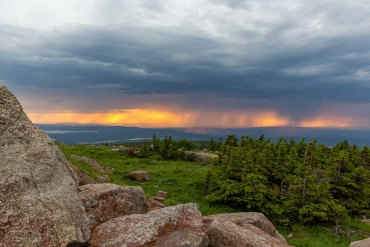 Sonnenuntergang und Blaue Stunde auf dem Brocken im Harz