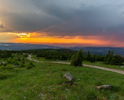 Sonnenuntergang und Blaue Stunde auf dem Brocken im Harz