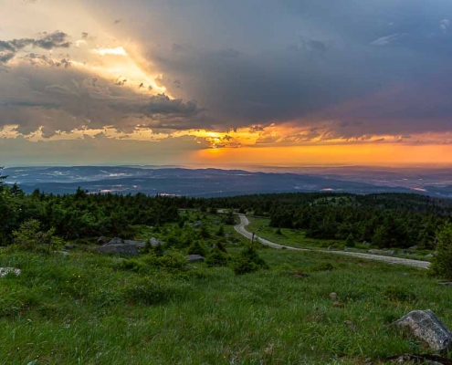 Sonnenuntergang und Blaue Stunde auf dem Brocken im Harz