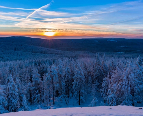 Winterwandern mit Sonnenuntergang im Harz