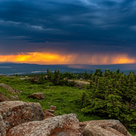 Sonnenuntergang und Blaue Stunde auf dem Brocken im Harz