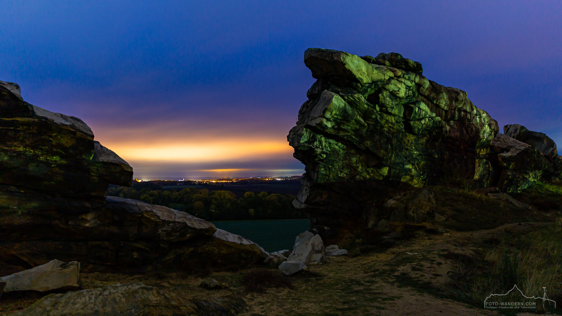 Blaue Stunde an der Teufelsmauer im Harz