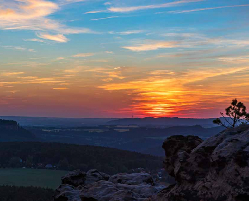 Blaue Stunde auf dem Gohrisch im Elbsandsteingebirge