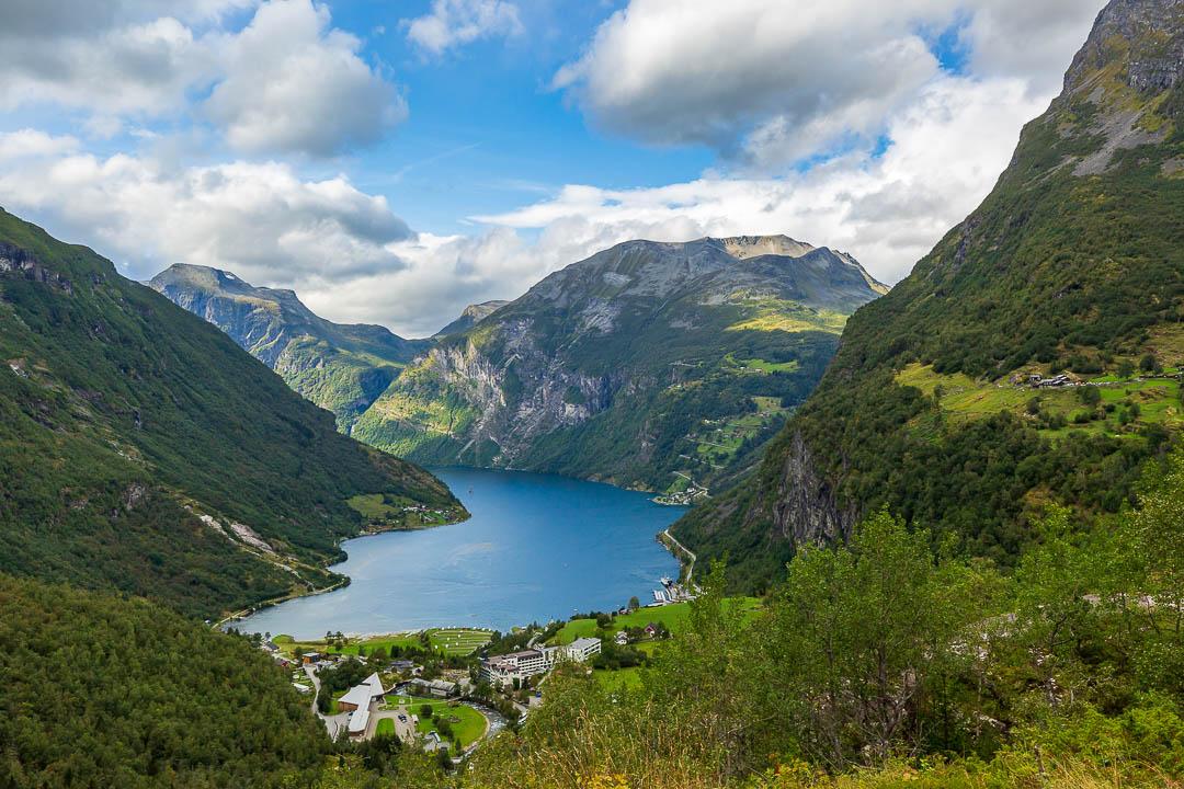 Blick auf Geiranger und dem Geirangerfjord - Fotoreise Norwegen