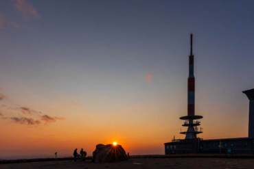 Sonnenuntergang und Blaue Stunde auf dem Brocken im Harz
