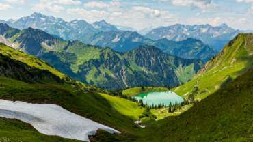 Bergblick über den Seealpsee in die Allgäuer Alpen