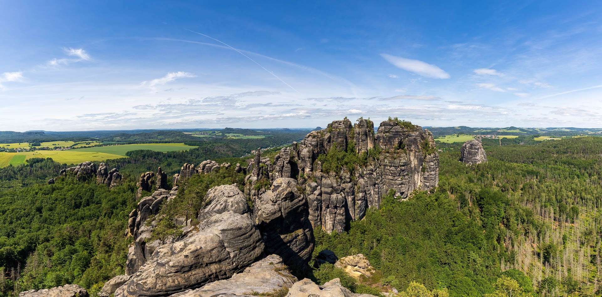 Panoramaaussicht auf die Schrammsteinkette